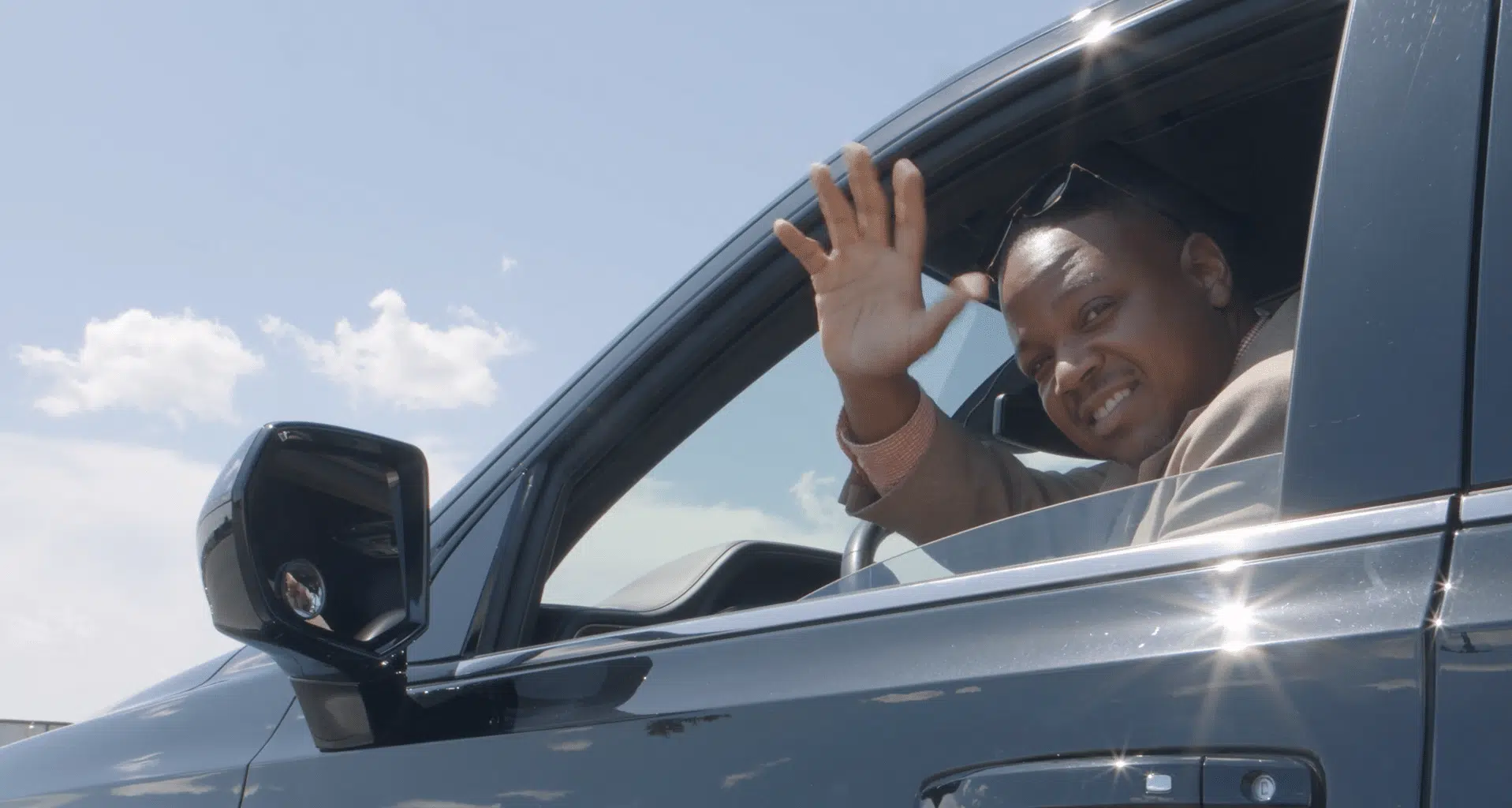 Cardinal Transportation. Columbus, OH. E4. EVENT TRANSPORTATION SERVICES man waving out of car window